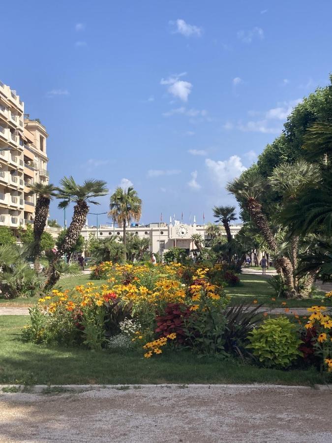 Queen Riviera : Climatisation, Parking, Terrasse Menton Buitenkant foto