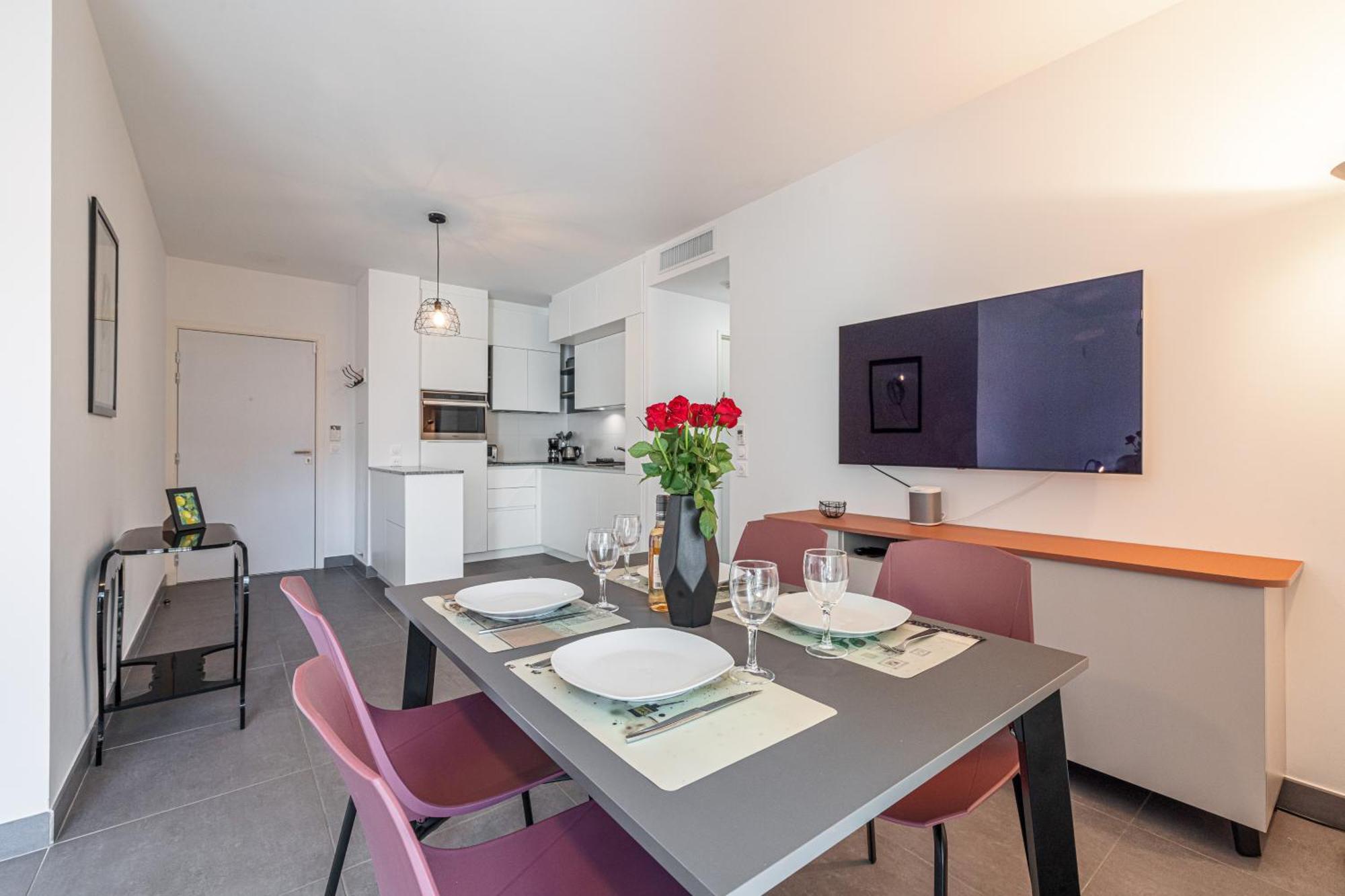 Queen Riviera : Climatisation, Parking, Terrasse Menton Buitenkant foto