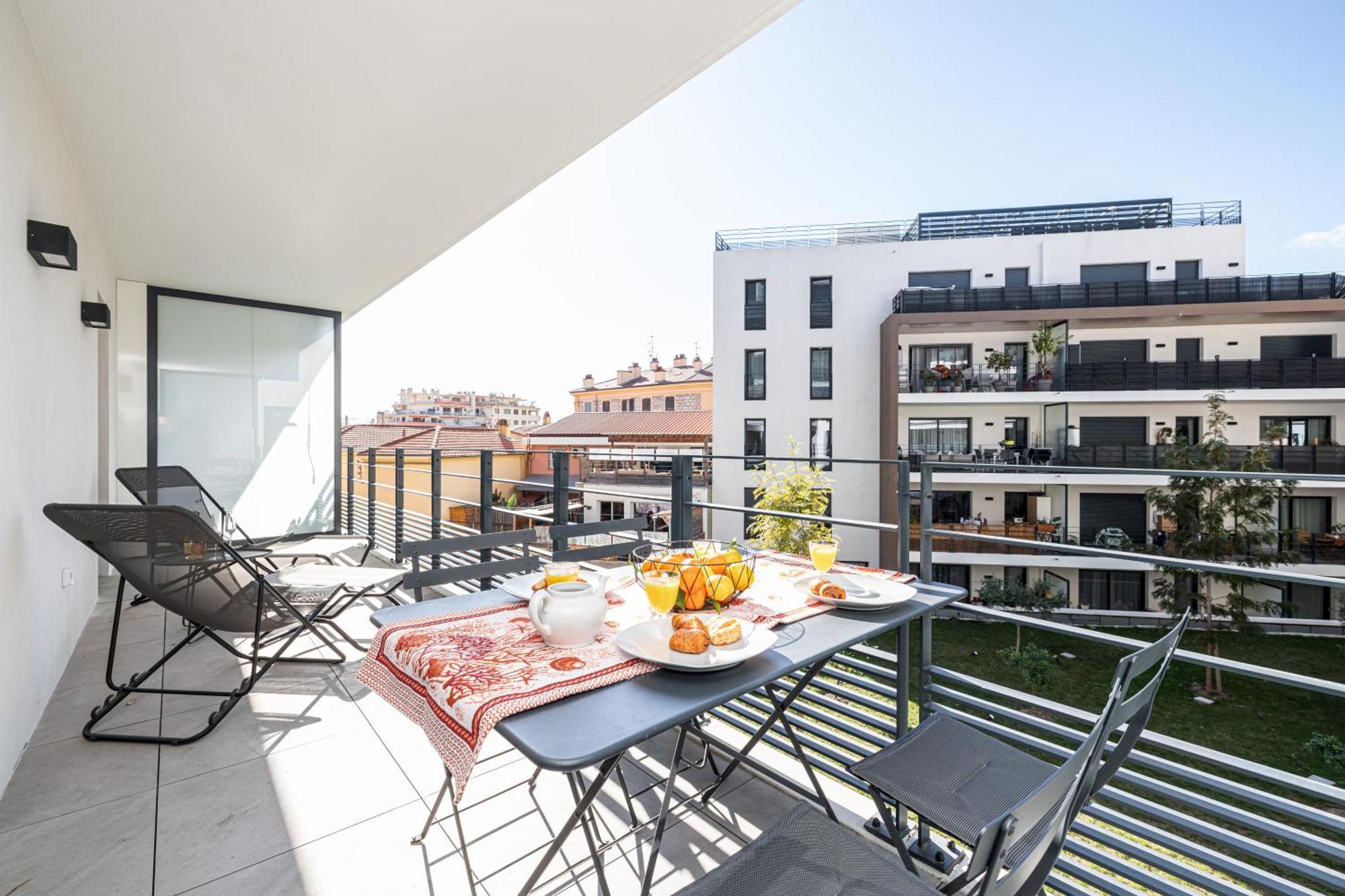 Queen Riviera : Climatisation, Parking, Terrasse Menton Buitenkant foto