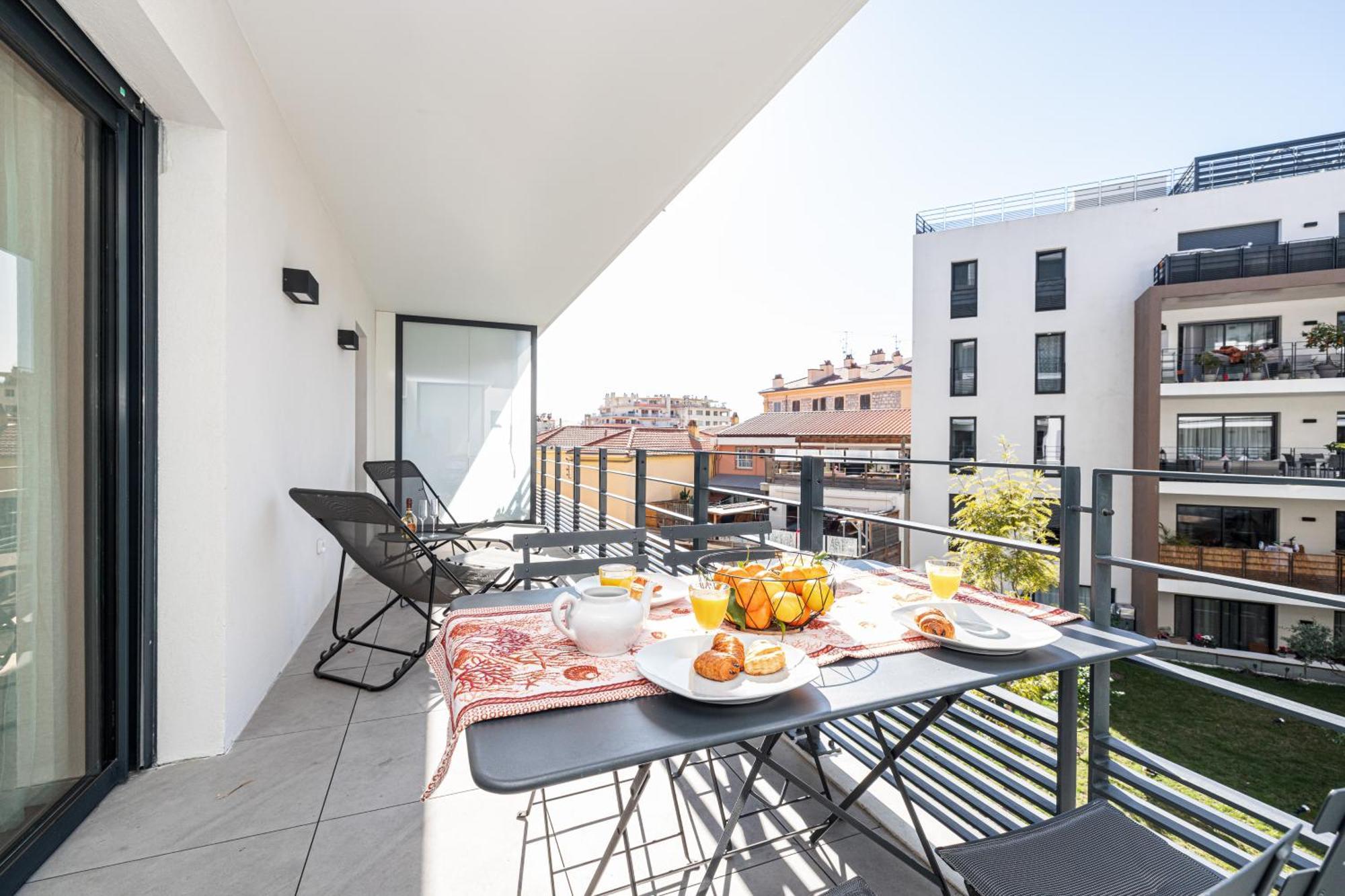 Queen Riviera : Climatisation, Parking, Terrasse Menton Buitenkant foto